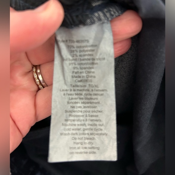 Thyme Maternity Dark Floral Jeans/Leggings, Sz XL - Picture 7 of 7